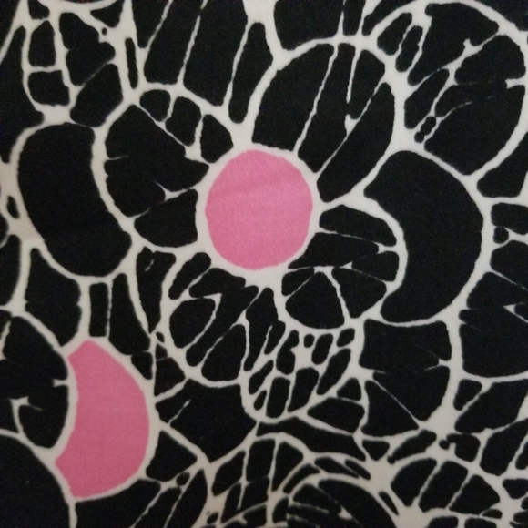 Abstract, Pink & Black Skirt - Picture 3 of 7
